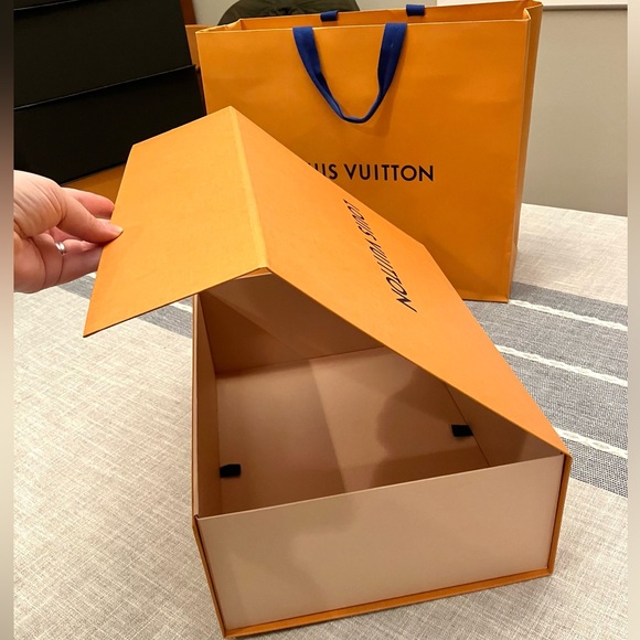 Authentic Louis Vuitton magnetic flap-lid box (14.5”x10.25”x5”) and shopping bag - Picture 4 of 15